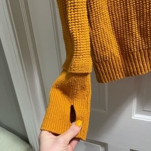 Market & Spruce mustard sweater with thumb holes!